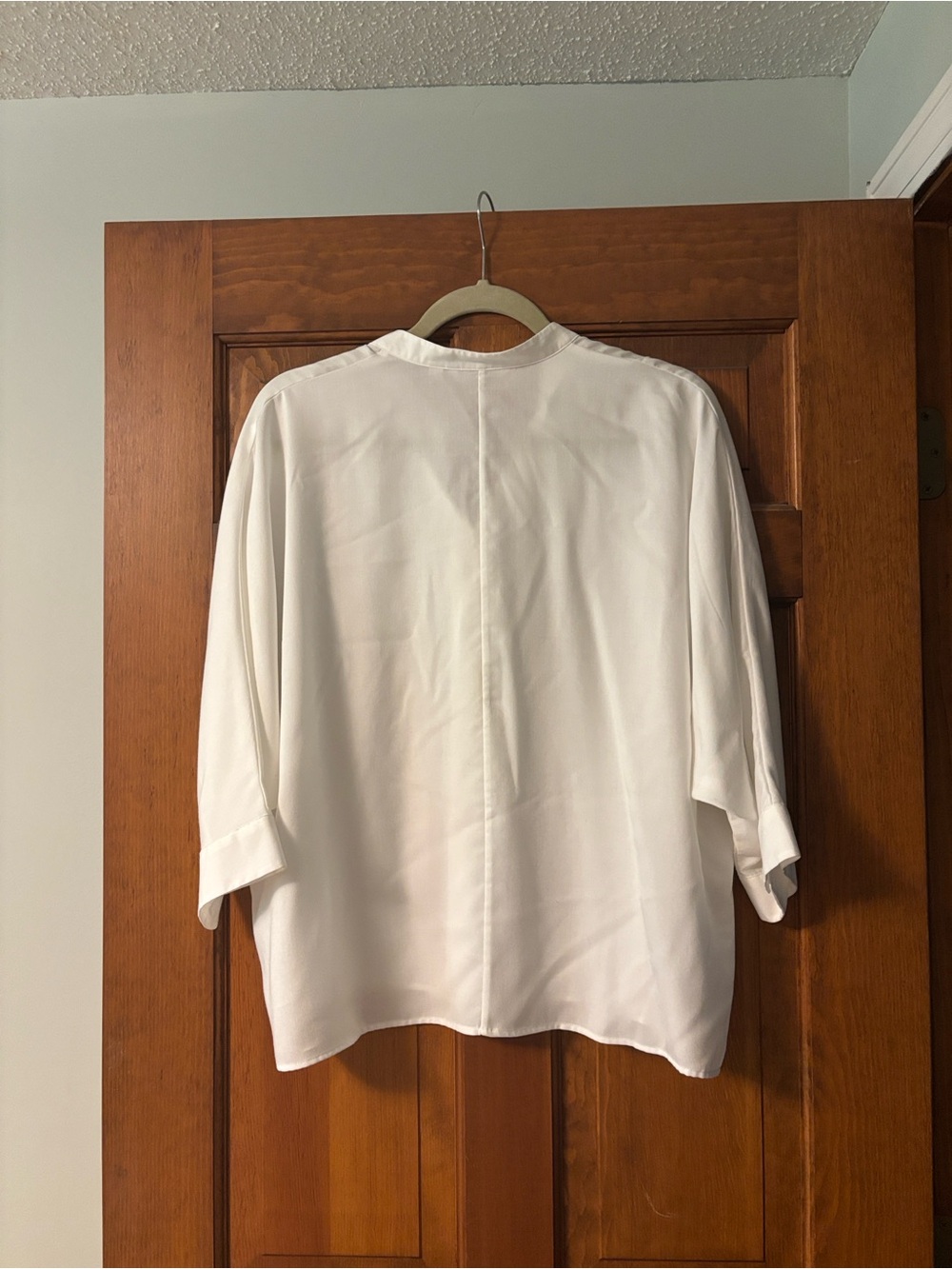 Uniqlo White Mandarin-Collar Women's Button-Front Blouse - Picture 2 of 3